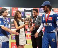 PIX: Bipasha, Genelia, Venkatesh at CCL finals