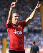 Manchester United move to cut debt costs