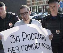 Russia to ban married foreign gays from adopting