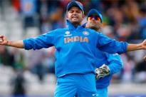 Kumar strikes again, Pak lose Hafeez