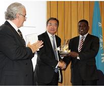 Dr Kofi Mbiah receives international award