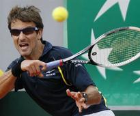 Robredo smashes 86-year comeback record, Federer eyes 900