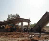 1 dead after bridge collapes in E China