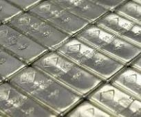 Silver moves up 0.8% in futures trade on global cues