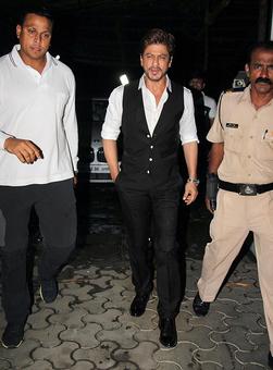 Shah Rukh, Iulia watch Tubelight with Salman Shah Rukh, Iulia watch Tubelight with Salman