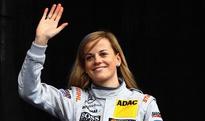 Sir Stirling Moss makes a speedy apology to budding Formula 1 star Susie Wolff