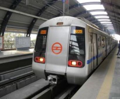 Fearing anti-rape protests Delhi Metro shuts 2 stations