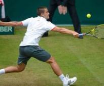 Federer overcomes Youzhny to lift Halle title