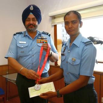 IAF chief felicitates India womens cricketer Shikha Pandey IAF chief felicitates India womens cricketer Shikha Pandey
