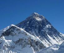 25-Year-Old Saudi Arabian Woman Makes History By Reaching Everest Summit