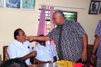Udupi: Former MLA Gopal Bhandary honours Vinay Kumar Sorake