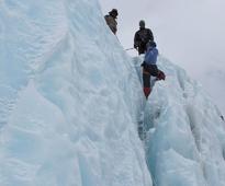 Nepal probes Briton's 'illegal' Everest broadcast