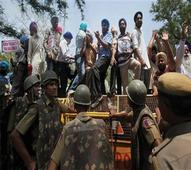 Protest continues for the fourth day against acquittal of Sajjan Kumar