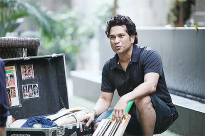 VIDEO: Sachin Tendulkar plays gully cricket with locals in Mumbai VIDEO: Sachin Tendulkar plays gully cricket with locals in Mumbai