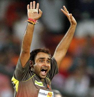 IPL: Hyderabad down Rajasthan, stay in hunt for play-offs