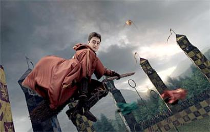 Harry Potter's Hogwarts letter auctioned for 7,000 pounds Harry Potter's Hogwarts letter auctioned for 7,000 pounds