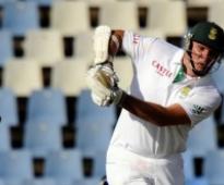 South Africa skittled out for 175 against England
