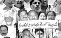 Naidu blames Manmohan for loot by YSR