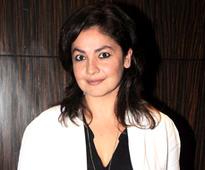 Pooja Bhatt auctions role for womens cause