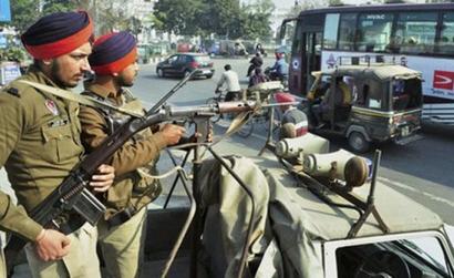 Phagwara clash: 4 injured; mobile internet services shut in 4 districts Phagwara clash: 4 injured; mobile internet services shut in 4 districts