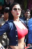 Veena Malik promotes Zindagi 50-50 at Kamathipura red light area