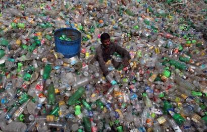 Maharashtra's plastic ban will make 400,000 people jobless Maharashtra's plastic ban will make 400,000 people jobless