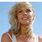 Agnes Bruckner goes from B-cup to DD for biopic `Anna Nicole`