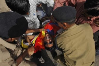 Delhi: Tibetans protesting against China PM's visit detained