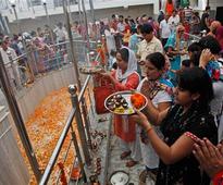 Thousands of Kashmiri Pandits visit Kheer Bhavani Mela