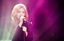 Lee Hi takes first solo concert in her stride