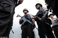 Indonesia police shoot dead man after bomb attack