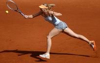 Sharapova digs in to see off Lisicki