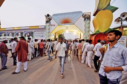 Why Dera Sacha Sauda draws followers Why Dera Sacha Sauda draws followers