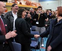 Gillard meets schoolkids in western Sydney