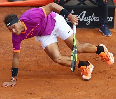 Nadal begins pursuit of title; Kyrgios ready to play through pain Nadal begins pursuit of title; Kyrgios ready to play through pain