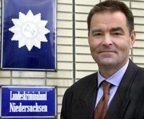 Gunman kills top official in Hamelin