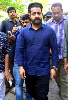 Chandrababu, NTR Jr, Pawan Kalyan bid Dasari farewell Chandrababu, NTR Jr, Pawan Kalyan bid Dasari farewell