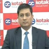 Rupee weakness big worry, bearish on infra, metal: Kotak MF