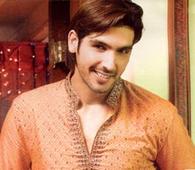 Zayed wants remake of 'Dharmatama', 'Qurbani'