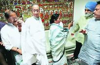 Left workers gherao Mamata, heckle minister in Delhi; TMC strikes back in Bengal