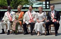 Foreign dignitaries honored with spring decorations