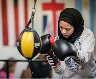 This boxer in fighting in hijab This boxer in fighting in hijab