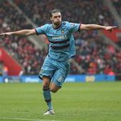 West Ham complete Carroll signing