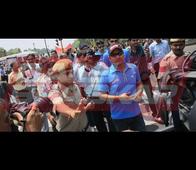 Obey traffic rules: Sehwag, Nehra create awareness at India Gate