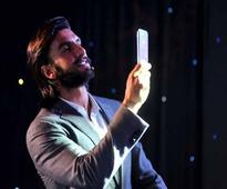 Ranveer Singh dances to 'Samsung Style' at the launch of Galaxy S4 in Mumbai | Watch