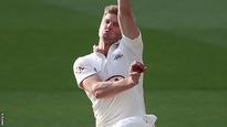 Meaker & Dernbach give Surrey edge