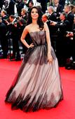 Sexy Mallika Sherawat Sizzles At Cannes