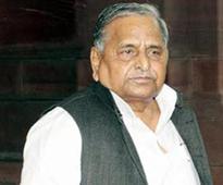 Mulayam calls on hospitalised Chautala