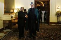 Karzai gives India military equipment 