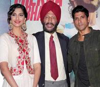 Milkha Singh blesses Sonam, Farhan at Bhaag Milkha Bhaag trailer launch